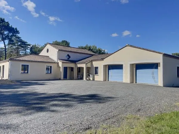 Maison 5 pièces 222 m²