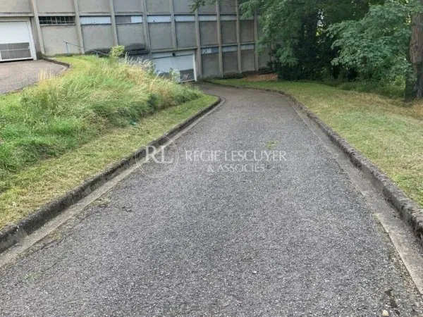 Parking 14 m²