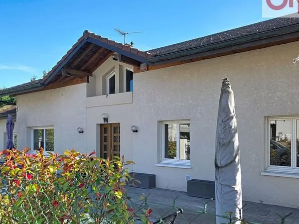 Maison 8 pièces 254 m²