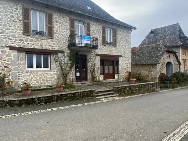 Rare: Bel ensemble immobilier dans village pittoresque Maison et dépendances