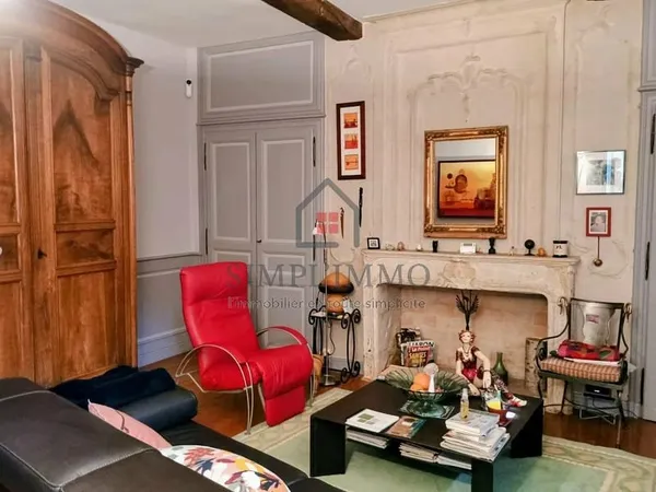 MAISON DE VILLE DE CHARME ENTIÈREMENT RÉNOVÉE - PROCHE COMMERCES