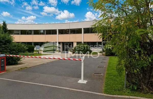 Bureau 1 611 m²