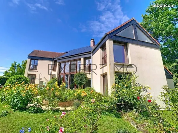 Maison 9 pièces 218 m²