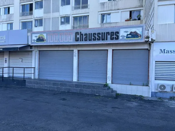 Local commercial 319 m²