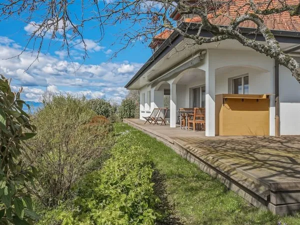 Maison cossue avec vue panoramique