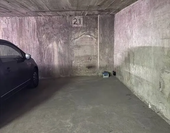 Garage/Parking