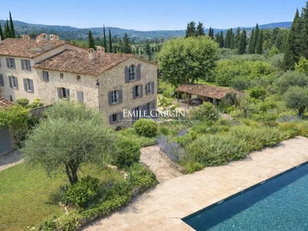 A louer Cote d'Azur, Grasse, Bastide 7 chambres doubles, piscine, spa