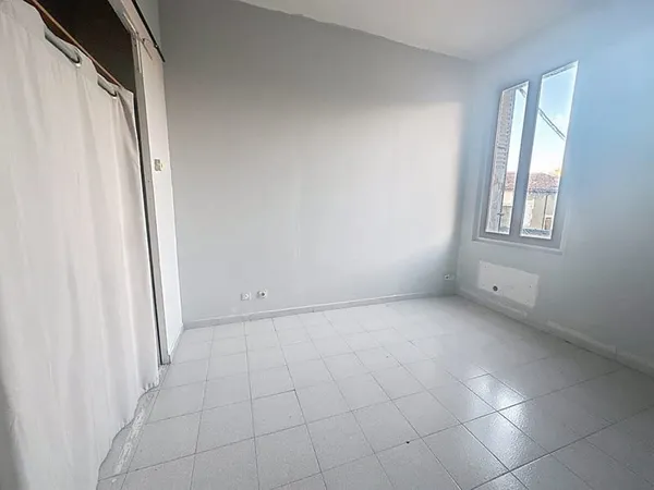 Appartement Avignon T3 , 2 chambres, proche remparts.