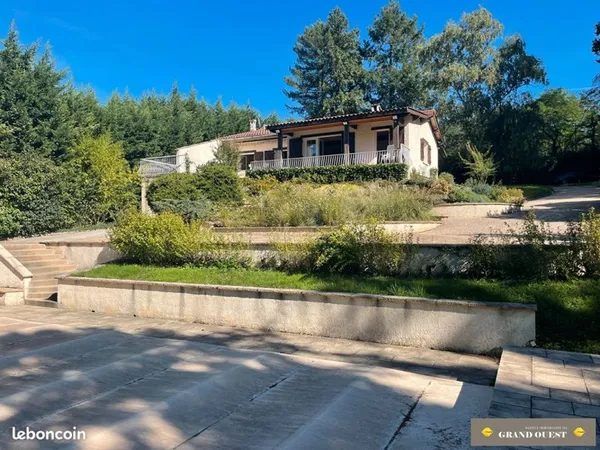 Maison 10 pièces 245 m²