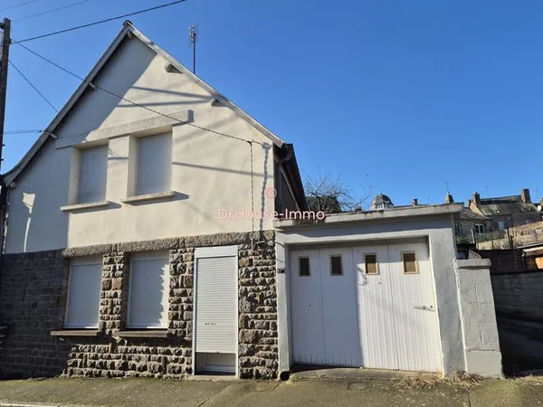 Centre ville de GORRON, maison en pierres, 3 chambres avec garage