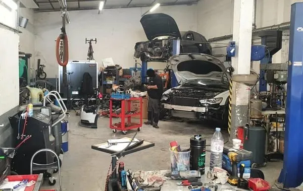 GARAGE Z.A ST LAURENT du VAR