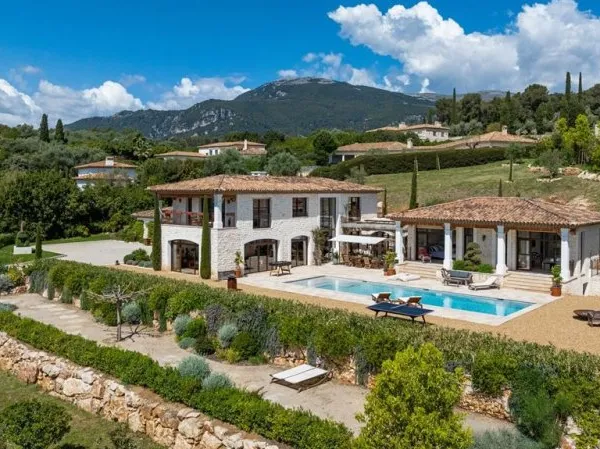 Villa 7 pièces 381 m²