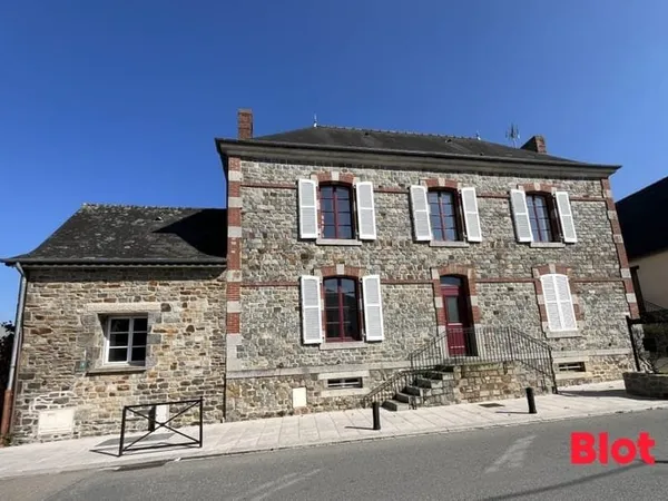 En vente en Exclusivité chez BLOT Vitré - Charmante maison en pierre au coeur d'Etrelles