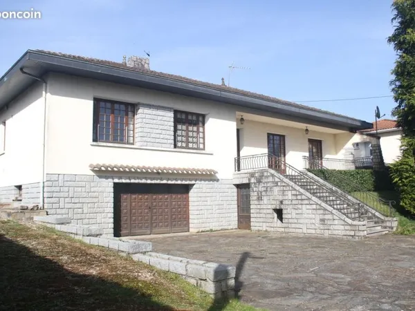 Très belle maison de 152m2 sur sous sol en pierres de taille avec un terrain de 5200m2