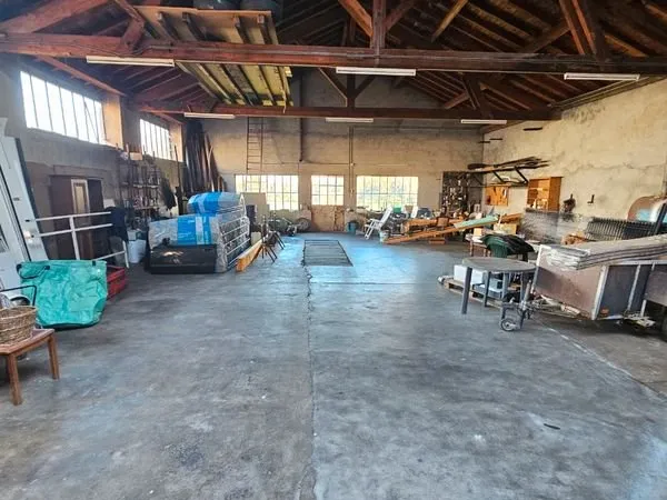 Entrepôt avec appartement