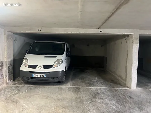 Double parking sous-sol sécurisé - Ville la grand, 10 mn à pied gare d'Annemasse / CEVA Leman Expres
