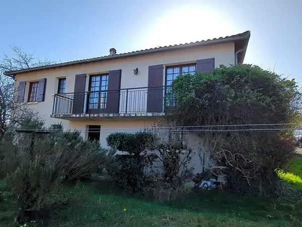 Maison très bien située avec vue!