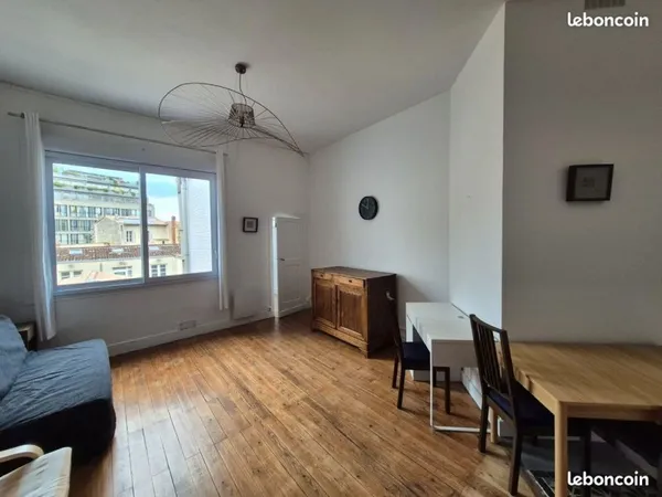 Studio lumineux 30,6m2 au coeur des Chartrons
