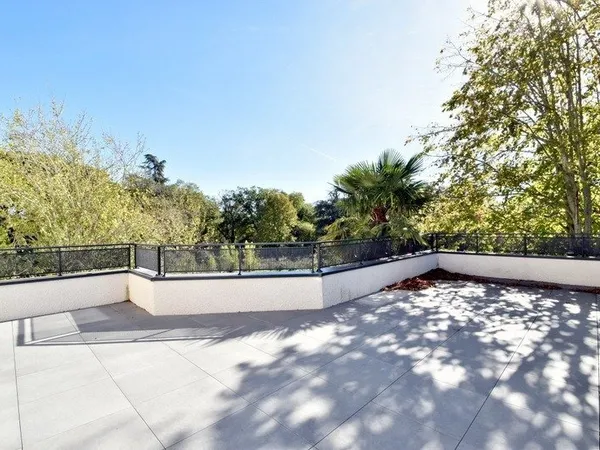EXCLUSIVITÉ : Appartement T4/T5 - Terrasse - Garage et 2 parkings