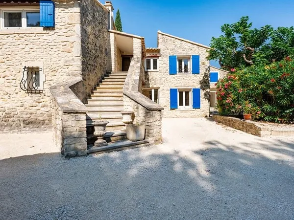 Dans résidence avec espaces verts , appartement de haut standing à vendre