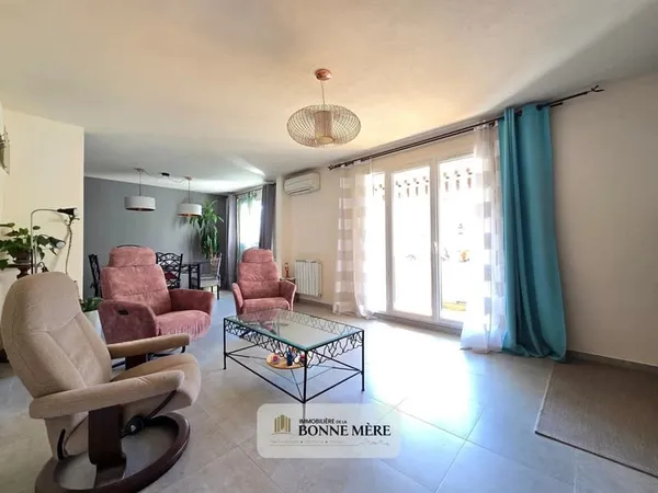 Grand T3 de 90m² avec terrasse et parking