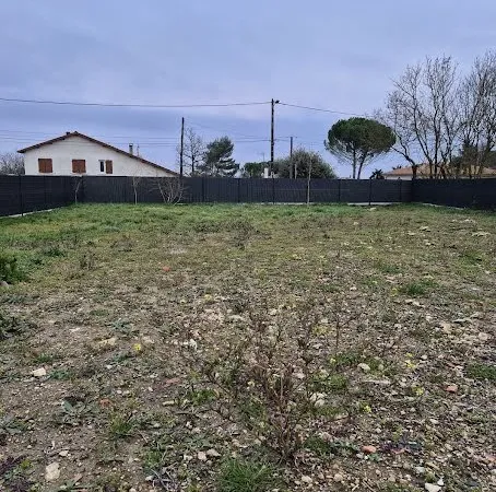 Terrain 730 m²