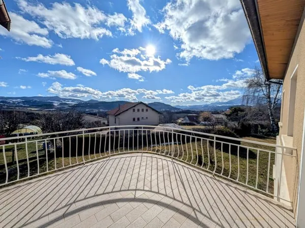 Maison composée de 2 appartements avec vue panoramique.
