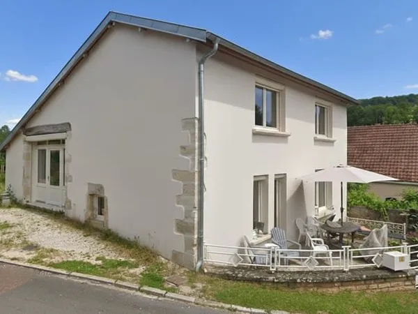 Maison rénovée à Bay Sur Aube