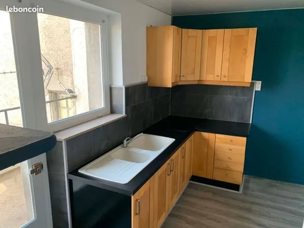 Studio 55m² rénové avec balcon - Centre-ville de Commercy