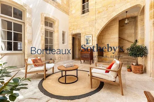 Maison 8 pièces 270 m²