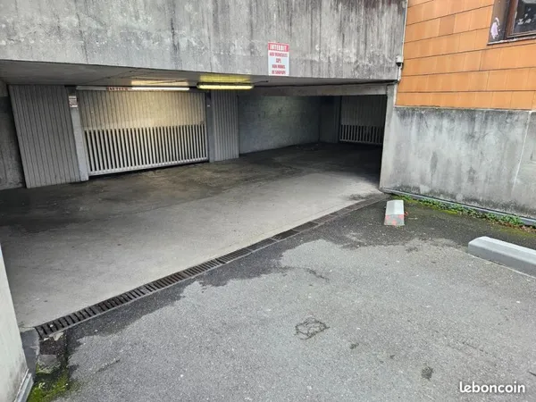 Place de parking sous-sol gare