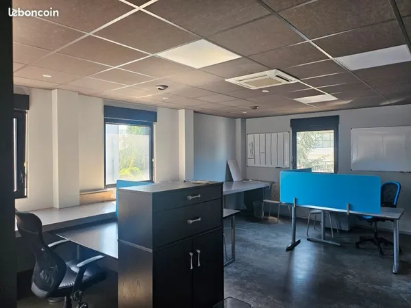 En ZFU bureau 4 personnes tout équipé
