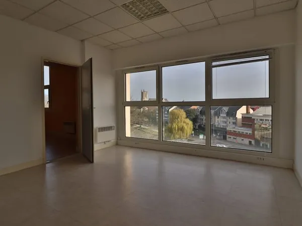 Bureau et espace de travail Vente Troyes  140m² 1540€
