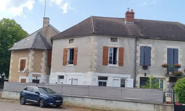 Située à Etais la Sauvin, maison de village avec le charme d