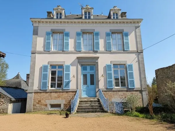 Prestige et nature en centre-ville d'Ernée