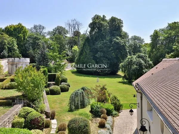 À VENDRE - Dans le Vexin, propriété de village avec dépendances et son parc de 3 hectares