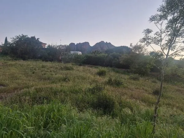 Terrain 648 m²