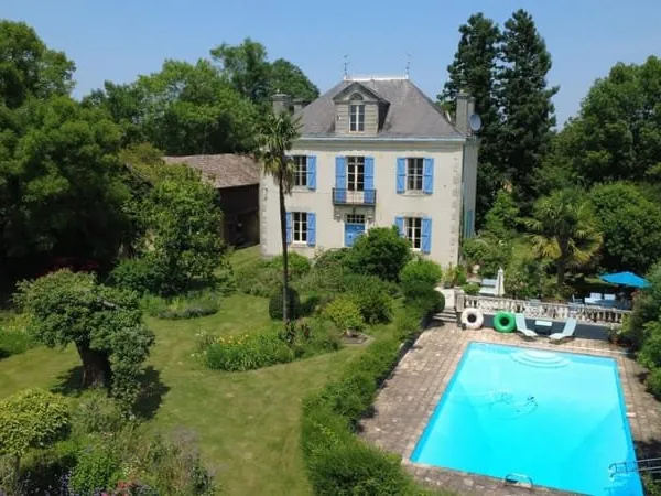 Maison de Maître avec piscine et vue Pyrénées