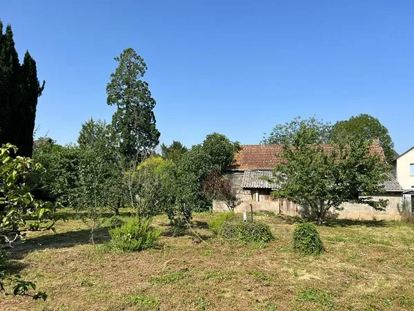 A VENDRE - Ancienne écurie avec terrain attenant - 85 m² développés - SAINT GENIEZ D'OLT