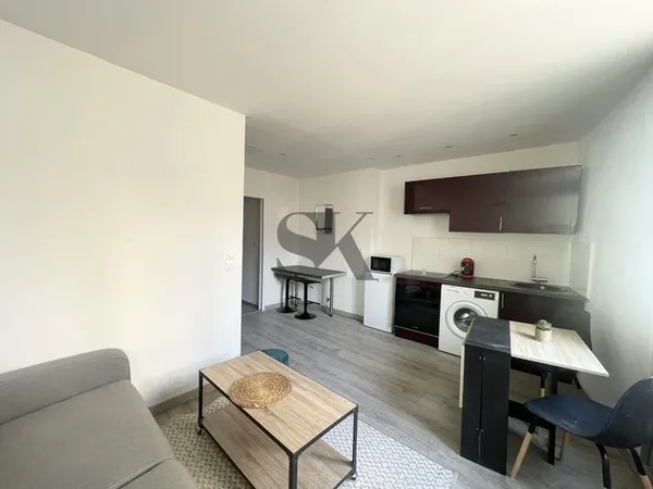 Vente STUDIO 28 m2 refait à neuf entièrement équipé 13001