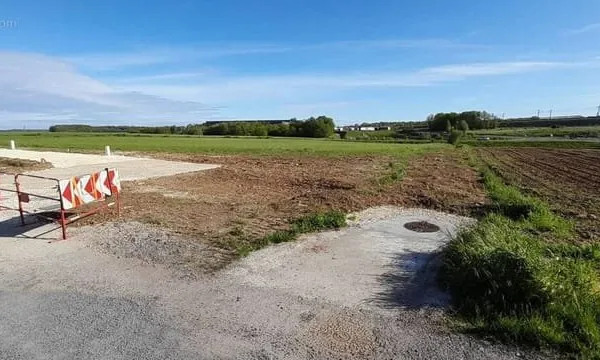 Terrain à bâtir de 836 m² à ROULLET-SAINT-ESTEPHE (16)