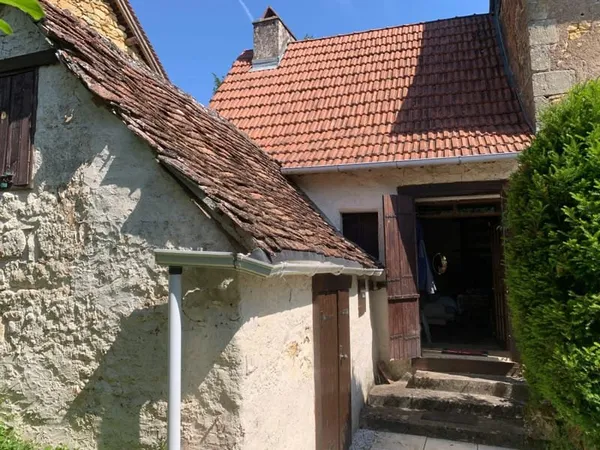 Près de Hautefort, Dordogne - Ensemble de deux petites maisons