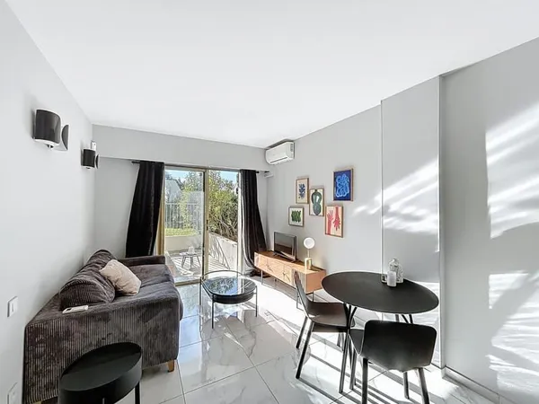 Le Cannet Grande Bretagne - Studio rénové en rez de jardin - Idéal investisseur