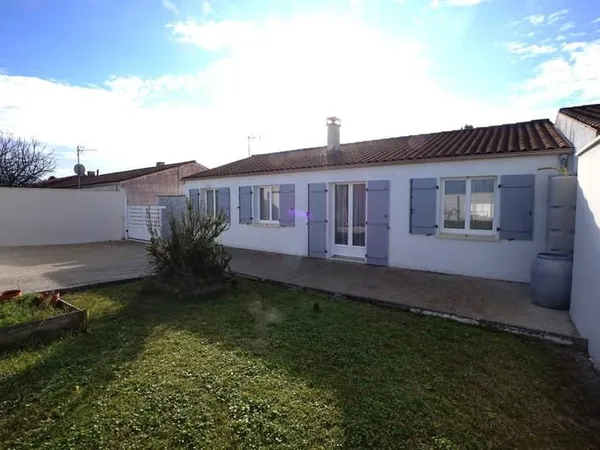 Maison à vendre à Royan - 4 pièces, 3 chambres, garage double