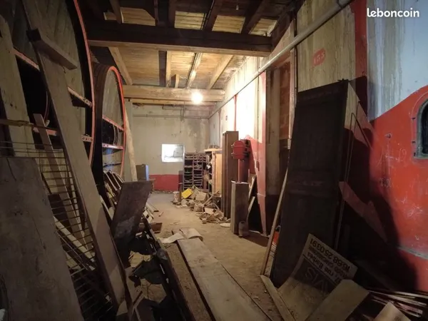 LOCAL / BOX de stockage 230 m2