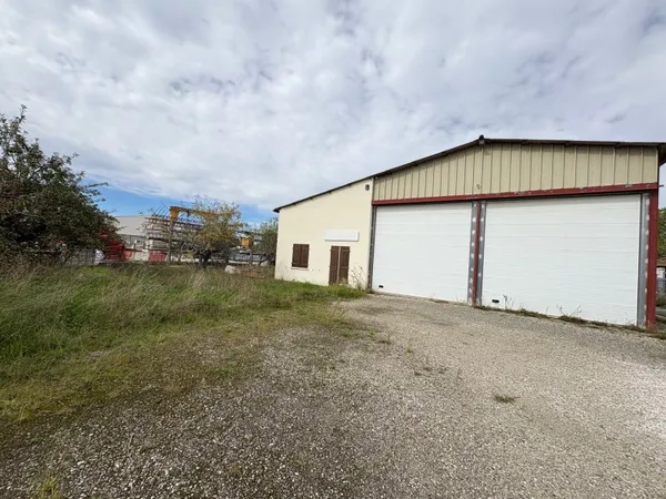 Local industriel 280 m²