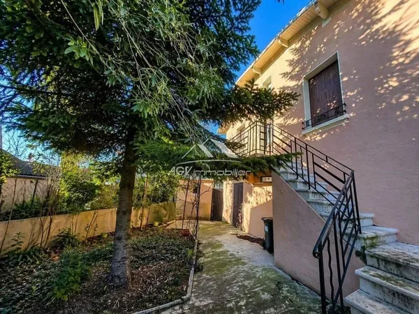 Maison 10 pièces 145 m²