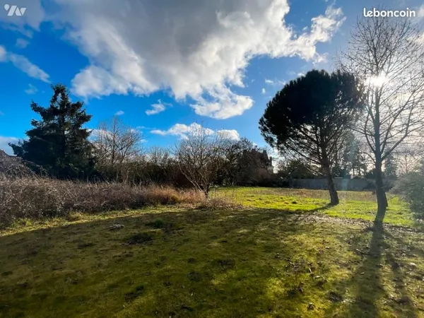 Terrain 368 m² NEUILLE LE LIERRE