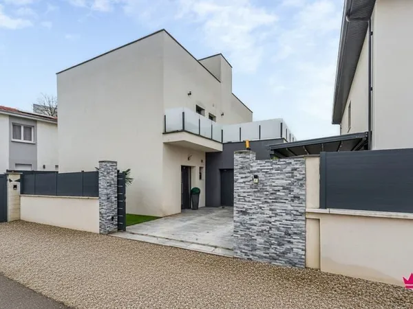 MEYZIEU : maison de 5 pièces (134 m²) à vendre