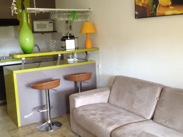 Superbe Studio en rez-de-jardin